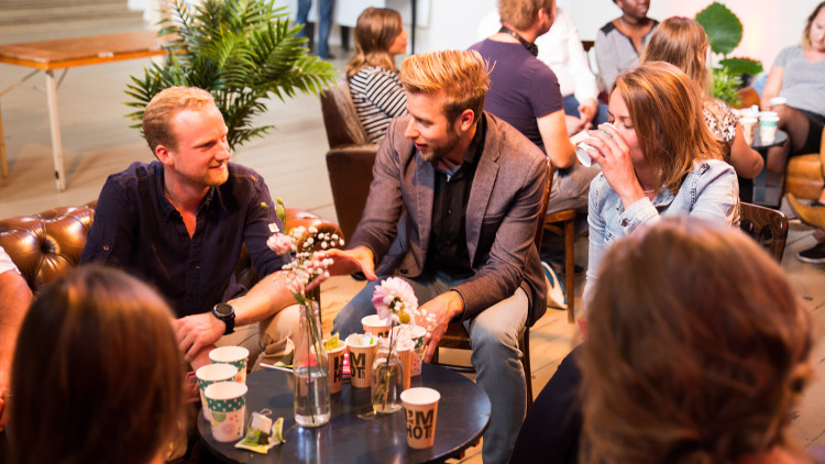 Wie organiseert Alpha?